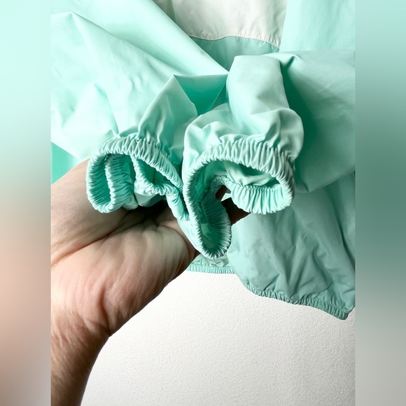 V.S. Pink Hooded windbreaker jacket. 1/2 Zip Close. Active Wear Teal/White. ML - Picture 4 of 12